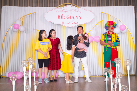 TIỆC THÔI NÔI BÉ GIA VY