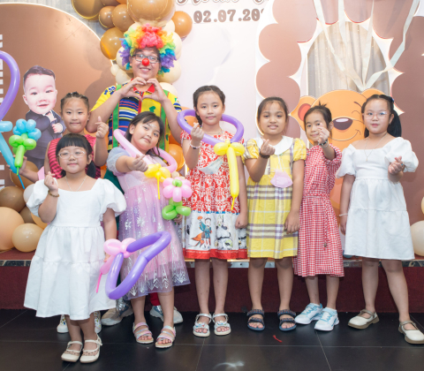 TIỆC THÔI NÔI BÉ HOÀN VŨ